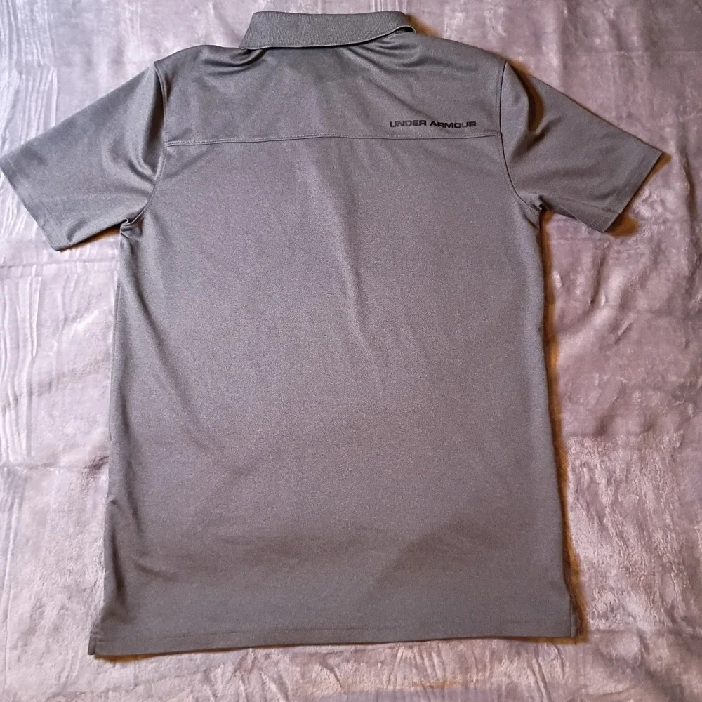 Under Armour Boys HeatGear Loose Performance Polo‎ Shirt Charcoal Gray Youth XL - Picture 2 of 9